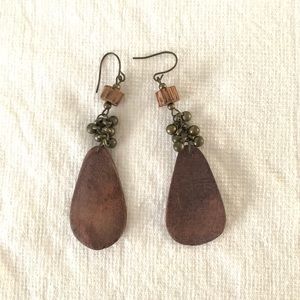 Wooden accent bohemian earrings! 🌺🌸